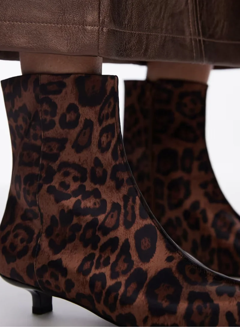 TOPSHOP Mid Heel Ankle Boots