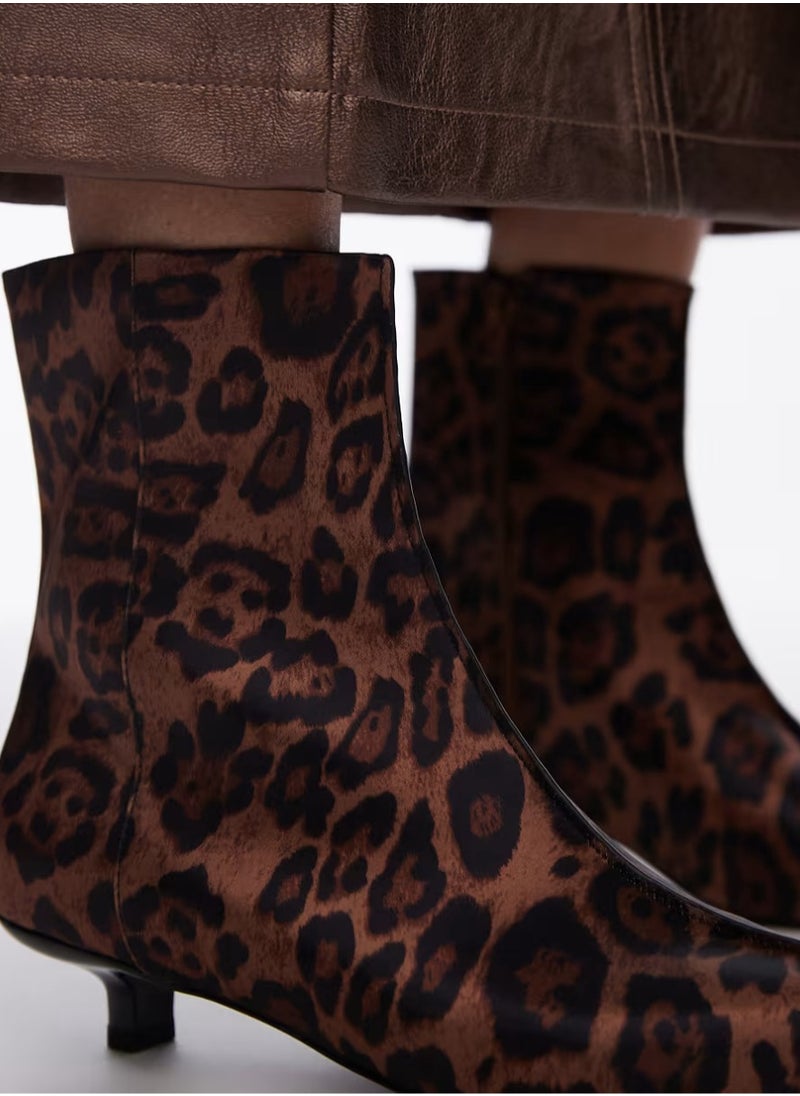 TOPSHOP Mid Heel Ankle Boots  - Image 3