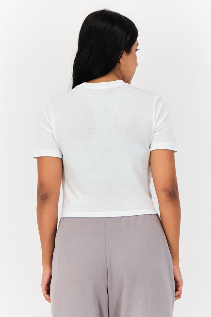 Nike تي شيرت قصير الأكمام للنساء بتصميم نحيف، أبيض - Image 4
