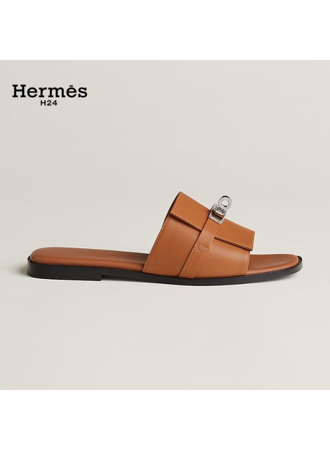 Hermes H24 صندل هيرميس H24 جوليا ذو الكعب المسطح والمقدمة المستديرة للنساء – بني - Image 2