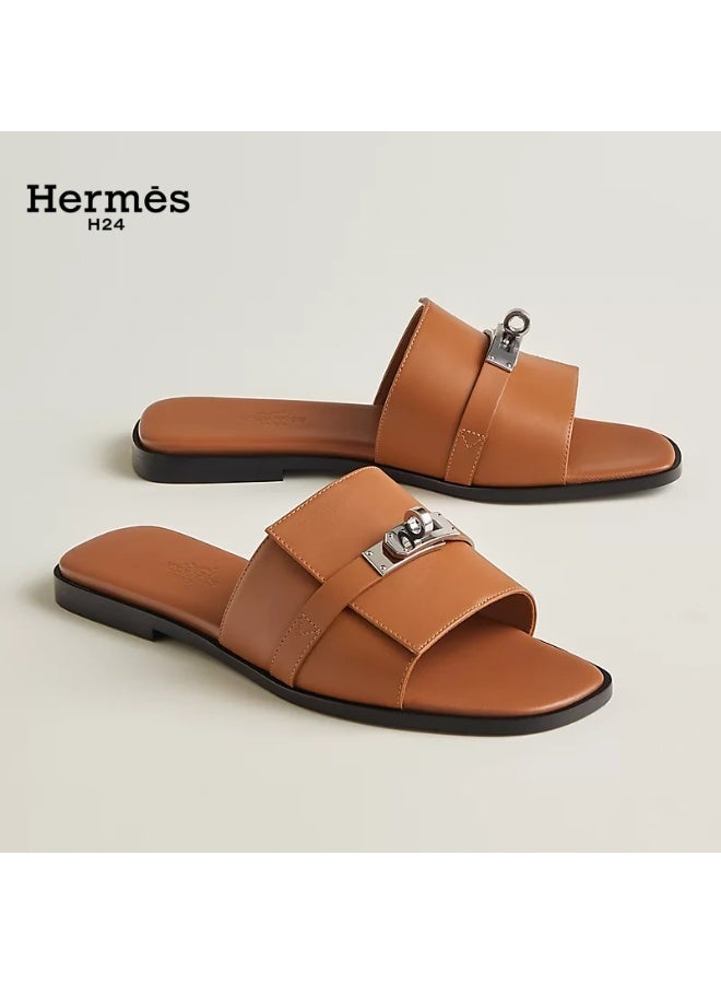 Hermes H24 صندل هيرميس H24 جوليا ذو الكعب المسطح والمقدمة المستديرة للنساء – بني - Image 1