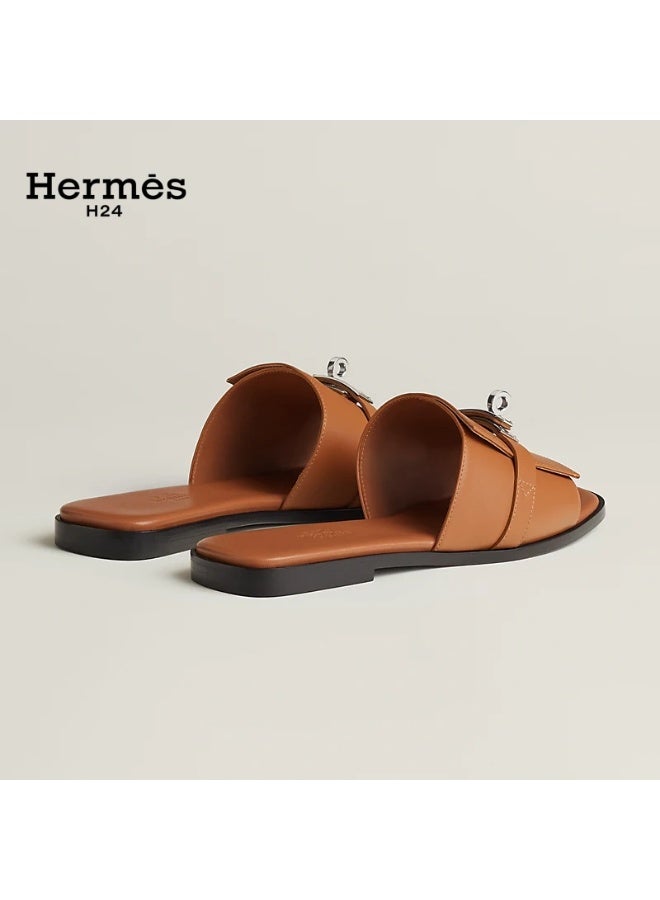 Hermes H24 صندل هيرميس H24 جوليا ذو الكعب المسطح والمقدمة المستديرة للنساء – بني - Image 3