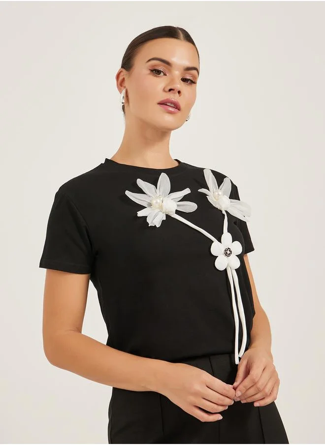 Styli Floral Applique Detail Regular Fit T-Shirt