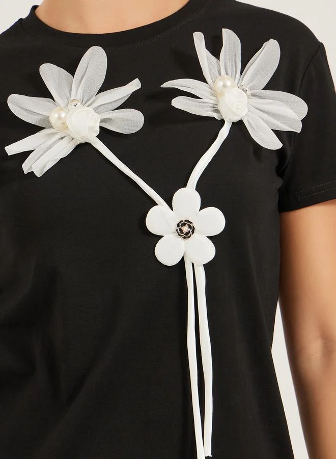 Styli Styli Floral Applique Detail Regular Fit T-Shirt