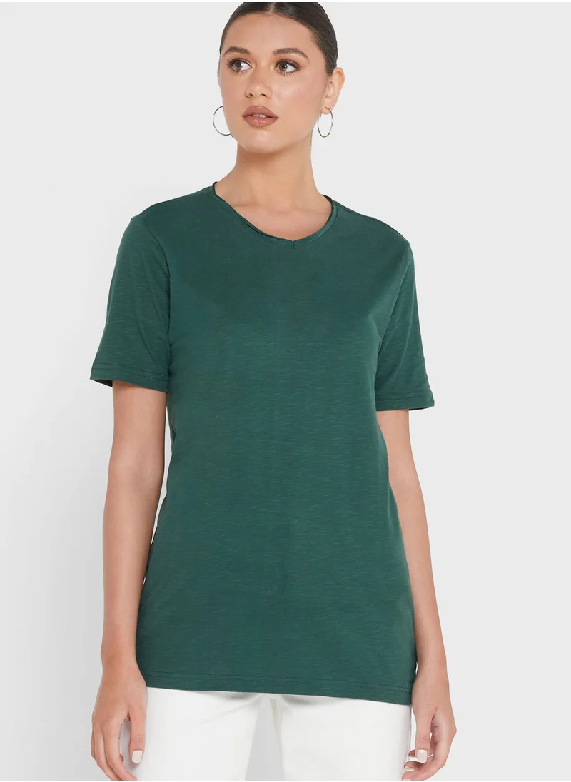 ترينديول Essential V-Neck T-Shirt