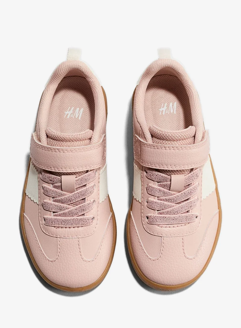 اتش اند ام حذاء رياضي