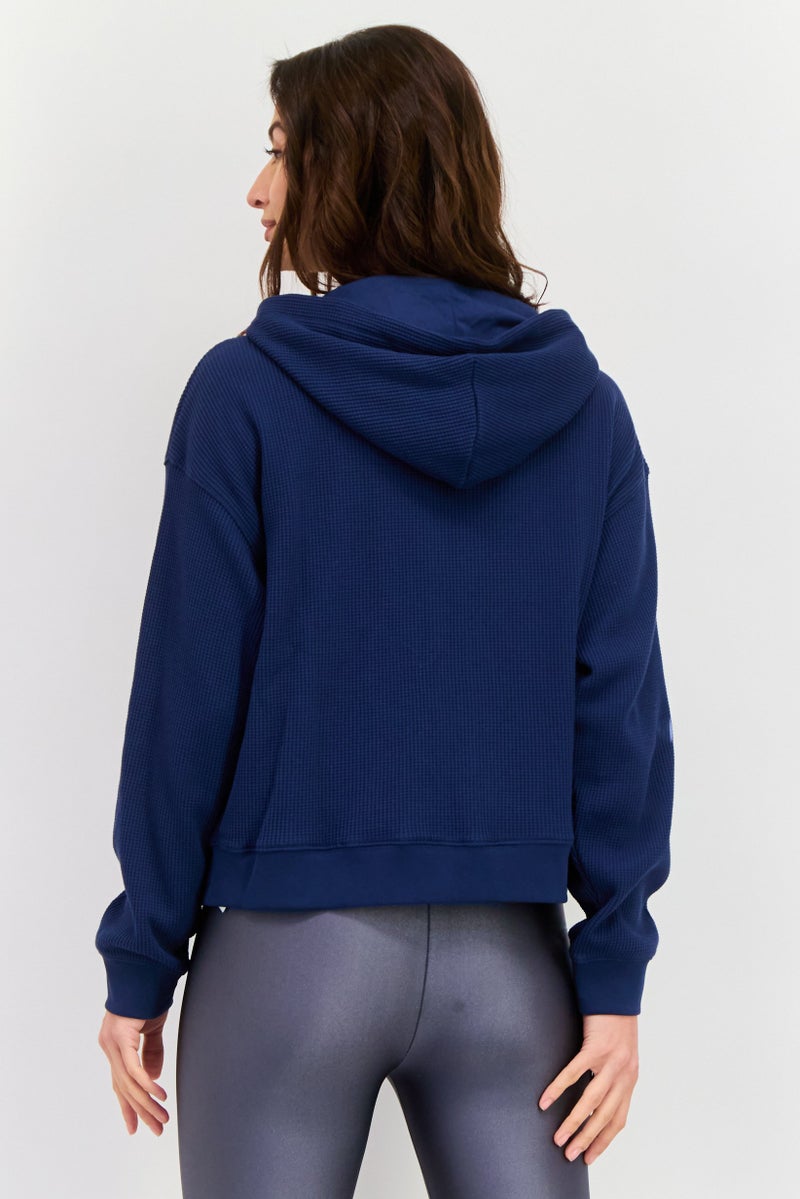 New Balance سويت شيرت رياضي نسائي بزيب كامل خارجي، أزرق داكن - Image 3
