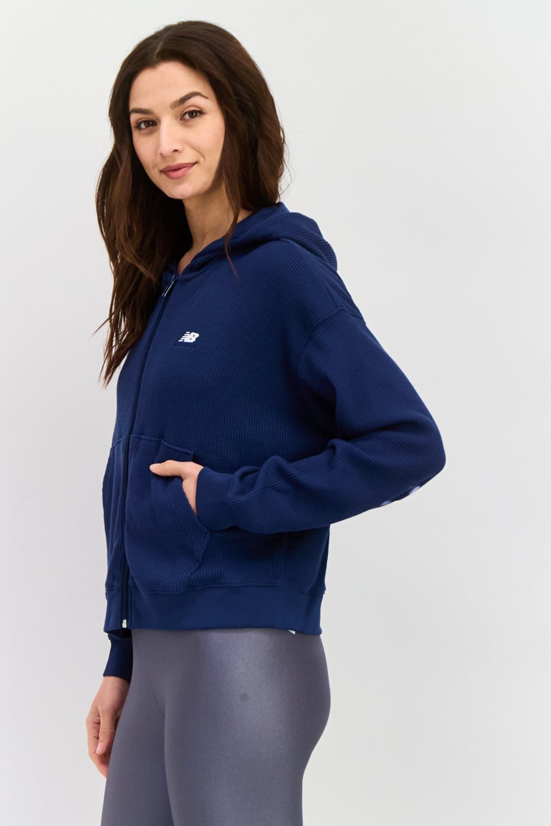 New Balance سويت شيرت رياضي نسائي بزيب كامل خارجي، أزرق داكن - Image 4