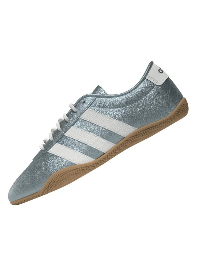 adidas حذاء رياضي نسائي رمادي من جراند كورت لو