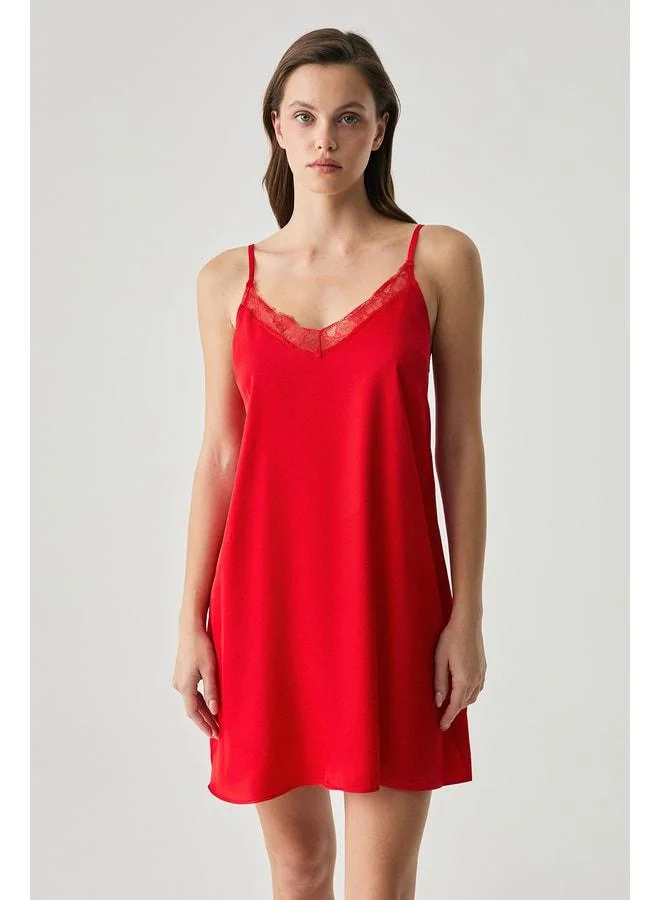 Penye Mood Viscose satin-textured nightgown with lace details.
