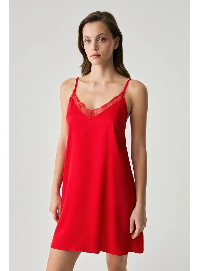 Penye Mood Viscose satin-textured nightgown with lace details.