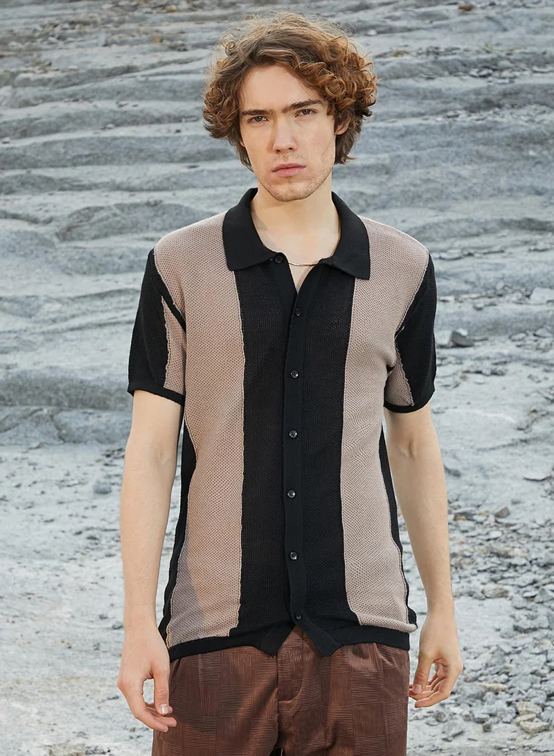 كامبوس سوترا قميص رجالي بقصة ضيقة بنقوش مضلعة باللون البيج والعنابي