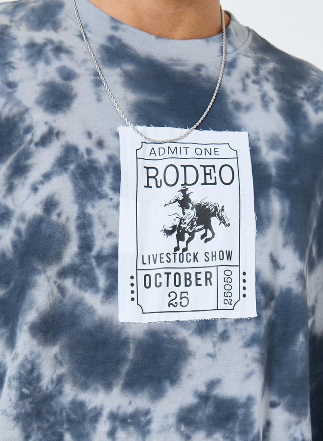 ستايلي تيشيرت بطبعة صباغة جرافيك وقصة واسعة للرجال - Image 2