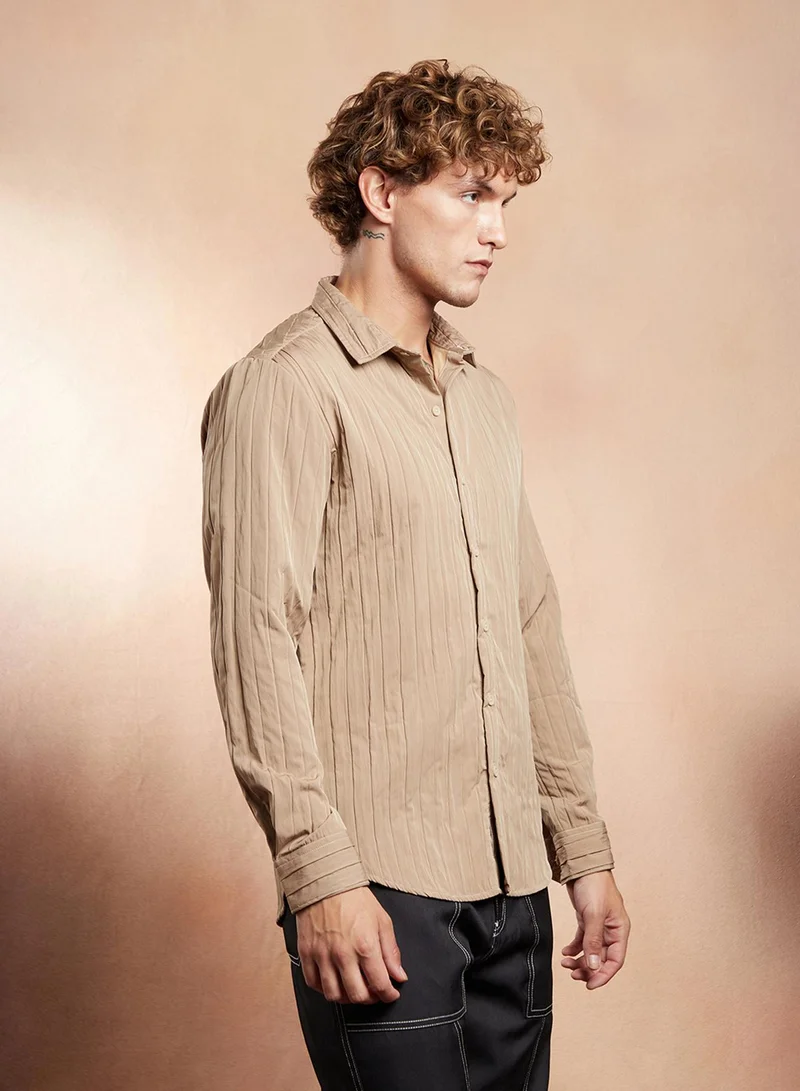 Campus Sutra Campus Sutra Men's Sand Beige Quilt-Tactile Shirt For Casual Wear | Spread Collar | Long Cuffed Sleeves | Button Closure | Shirt Crafted With Comfort Fit For Everyday Wear