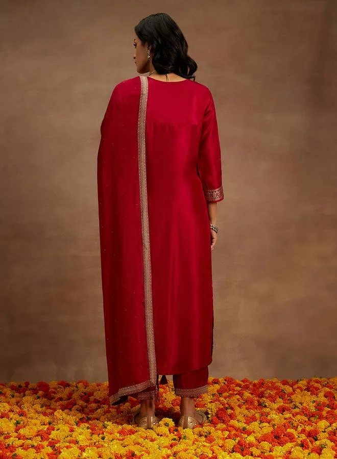 Libas Libas Printed Straight Kurta and Solid Trouser with Chiffon Dupatta Set