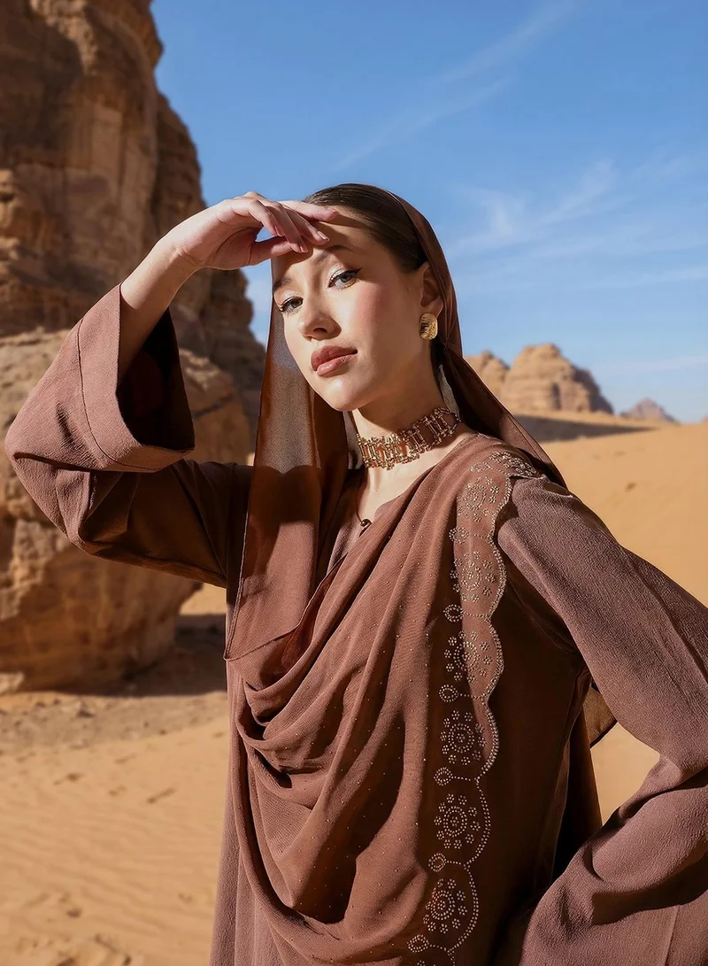 آي شين عباية مطرزة منسوجة بلون بني فاتح مع حجاب