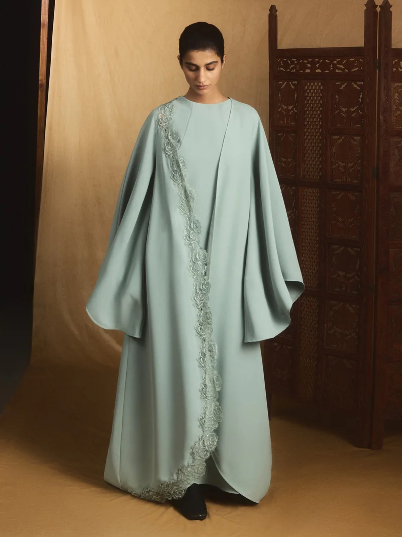 Lichi Maxi dress with voluminous cape and lace decoration