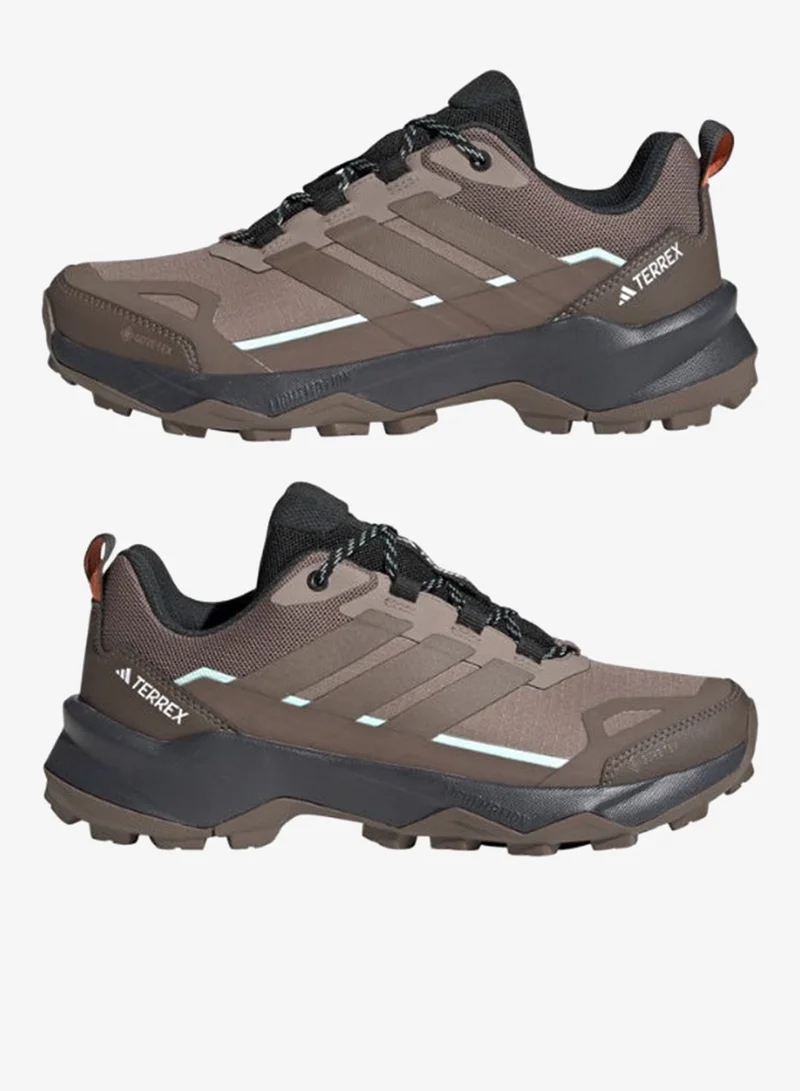 adidas حذاء تيريكس سكاي تشيسر    بني للمشي لمسافات طويلة للنساء