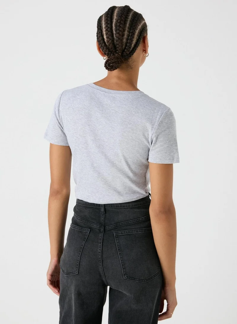 ماتلان تي شيرت رمادي قصير الأكمام بقصة ضيقة