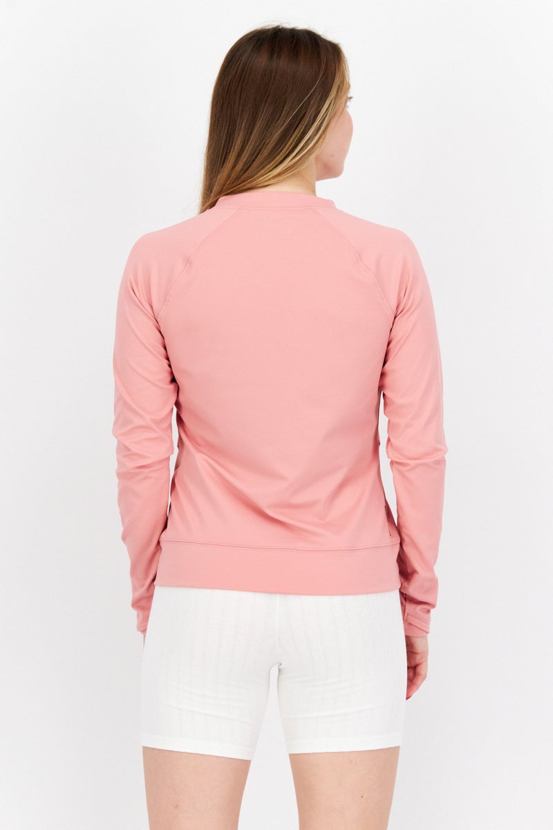 UNDER ARMOUR ملابس رياضية نسائية بتصميم لوجو العلامة التجارية بأكمام طويلة، خوخي - Image 2