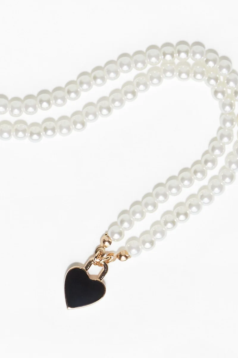 H&M Beaded pendant necklace