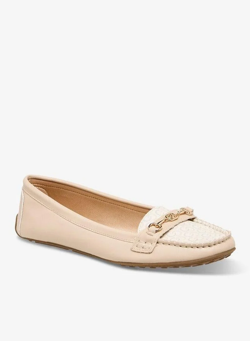 سيليست حذاء نسائي سهل الارتداء بنقش شعار