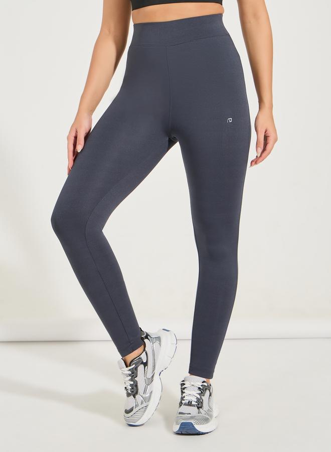 ستايلي اكتيف ليقنز بخصر عريض وطبعة شعار - Image 1