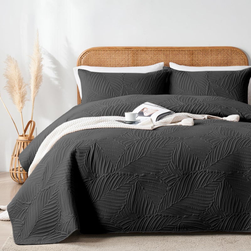 OARAGE King Quilt Bedding Set Lightweight Soft Black Bedspread Coverlet with Leaf Pattern Ultrasonic Microfiber Bed Cover Set for All Season 3 Pieces (1 Quilt  2 Shams) - Image 1