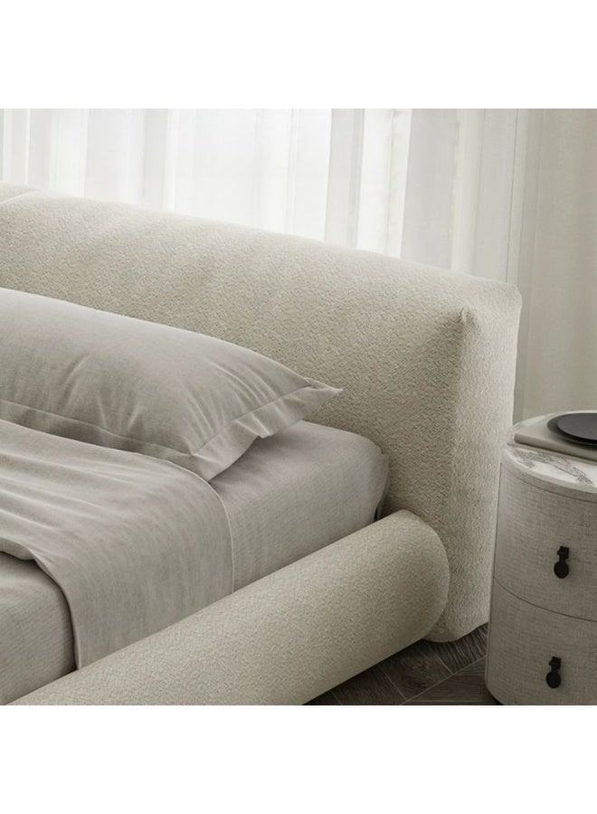الزخارف للمفروشات سرير آفي عصري مبطن – مقاس كينج 180×200 سم، قماش بوكليه ناعم مع لوح رأس مبطن، تصميم منخفض فاخر لغرفة النوم، طابع معاصر بسيط – لون كريمي بيج - Image 2