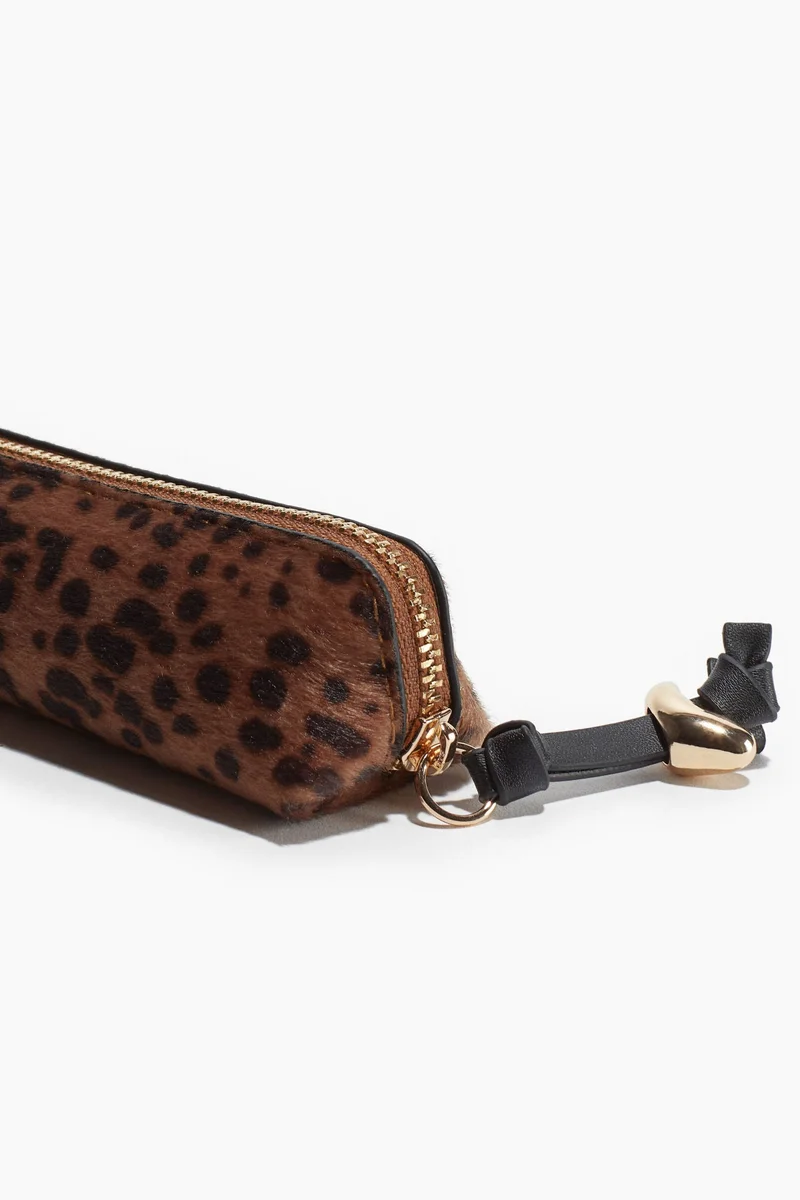 اتش اند ام مقلمة