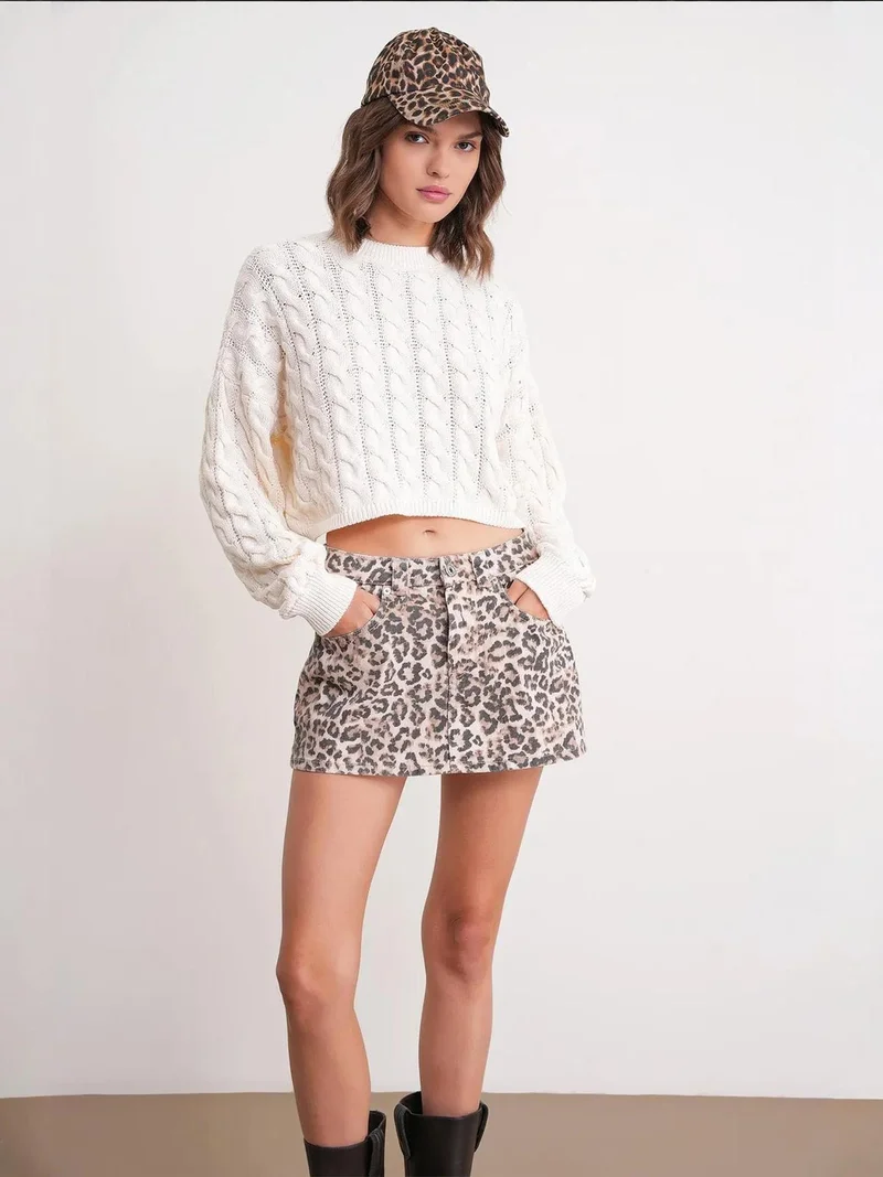MixRay Mixray Cable Knit Pattern Crew Neck Sweater