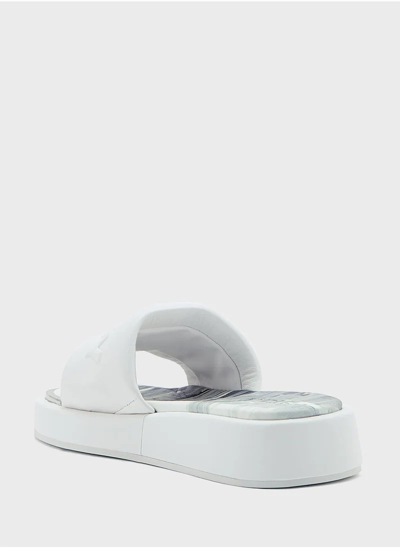 دكني Levie Sandals