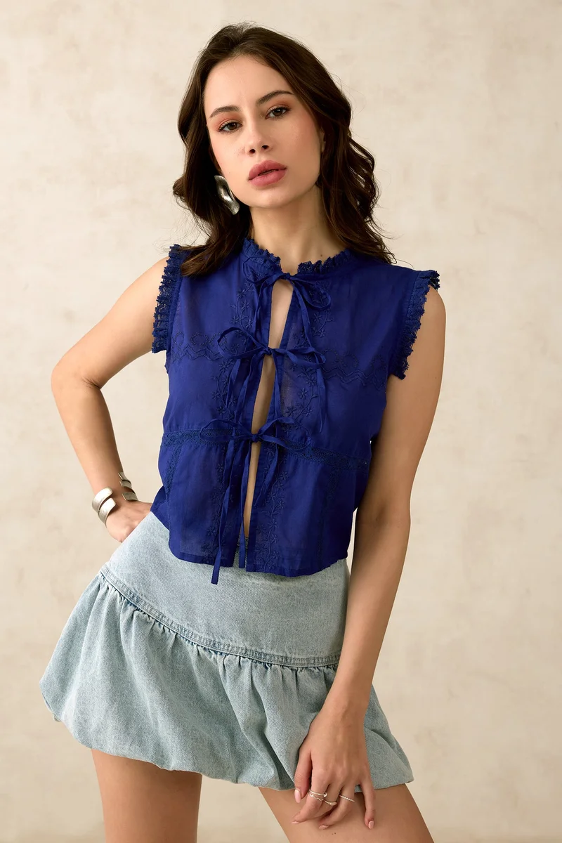 فيرجيو Virgio Katherine Trucotton Tie Up Top With Lace Embroidery