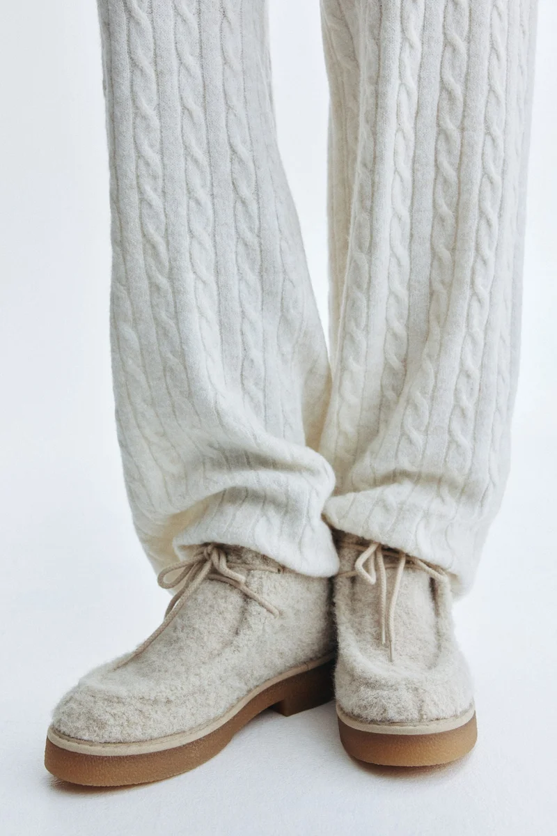 اتش اند ام بووت بأربطة للإغلاق