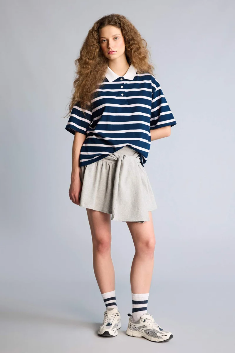 ديفاكتو Boxy Fit Polo Neck Short Sleeve T-Shirt