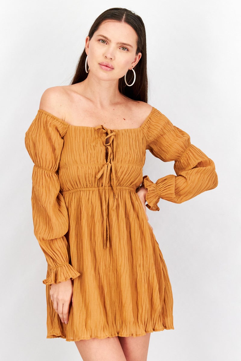 NA-KD فستان ميني مزخرف بأكمام ماري للنساء، بدون أكتاف، بني - Image 1