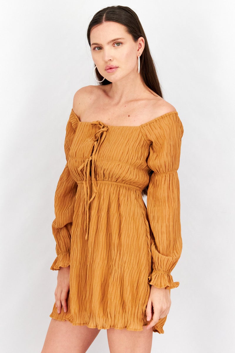 NA-KD فستان ميني مزخرف بأكمام ماري للنساء، بدون أكتاف، بني - Image 2