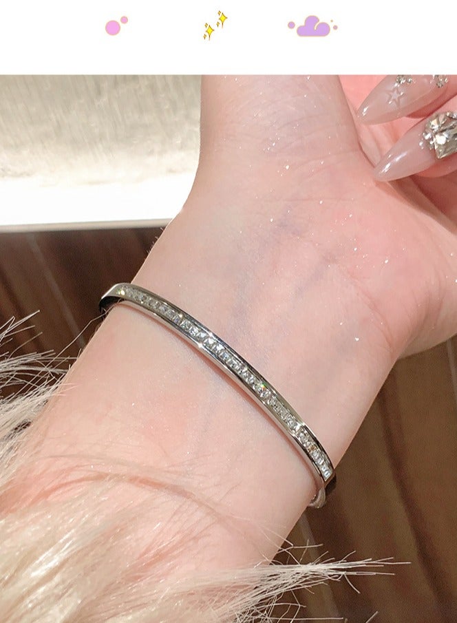 2 Pieces 18K Platinum Plated Bangle Bracelets Set With Diamond, Oval, Silver  - Image 4
