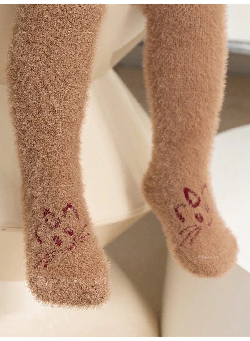 Winter leggings for children, set of 2 pairs featuring a cute cat design. Made from soft and comfortable faux fur that is gentle on the child’s skin, with a comfortable elastic waistband for easy wear. These slim-fit winter leggings provide a warm and cozy feel during cold weather and are suitable for children aged 2–4 years. - Image 5