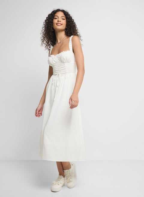 فستان صيفي بخصر ضيق وحمالات