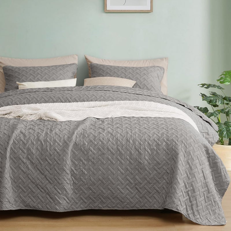 PHF Quilt Bedding Set Queen Size - Lightweight Summer Bedspread, 3PCS Soft Breathable Geometric Pattern Bedding Coverlet for All Season, Drop Nicely Quilt (230 cm x 245 cm) with 2 Pillow Sham (50 cm x 66 cm), Grey - Image 1