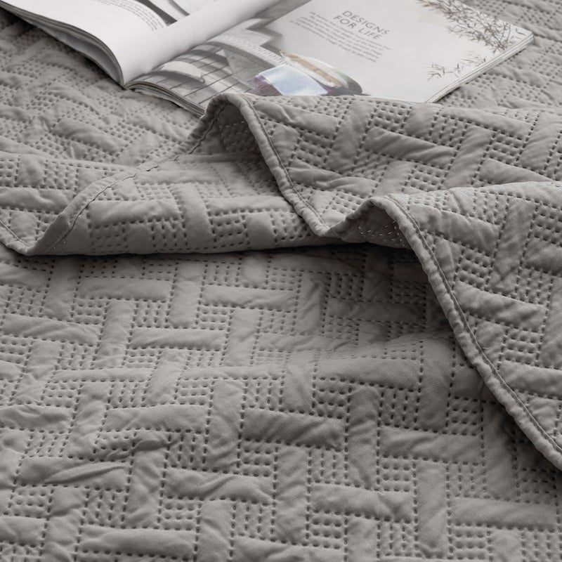 PHF Quilt Bedding Set Queen Size - Lightweight Summer Bedspread, 3PCS Soft Breathable Geometric Pattern Bedding Coverlet for All Season, Drop Nicely Quilt (230 cm x 245 cm) with 2 Pillow Sham (50 cm x 66 cm), Grey - Image 4