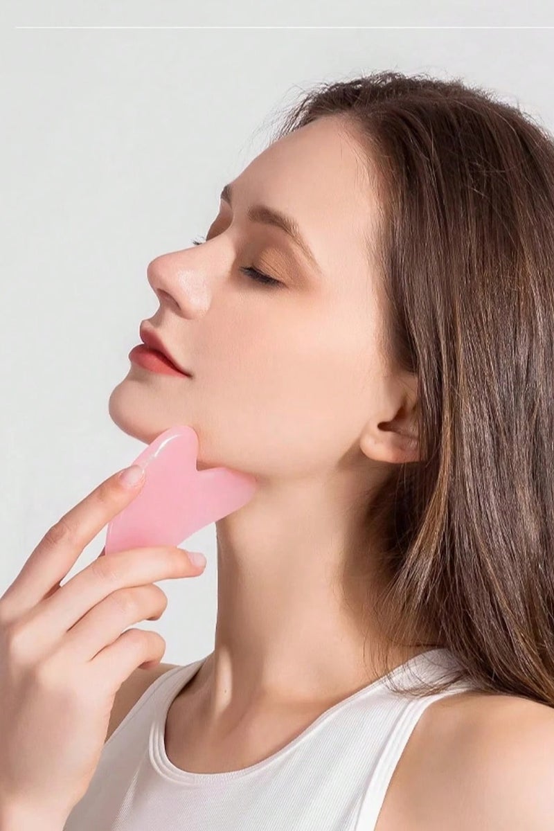 Generic Facial Ice Cylinder Set – A 5-piece set that includes facial massage and contouring tools, an ice cylinder, a scalp massage comb to stimulate hair growth, and a convenient storage bag. A complete set in a feminine pink color that adds a special touch to your skincare routine - Image 3