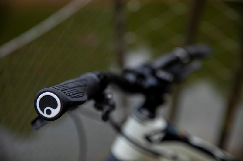 Ergon GA3 Ergonomic Lock-On MTB Grips â€“ Winged Design for Mountain Bike Comfort and Wrist Support, Juicy Orange, Large - Image 4