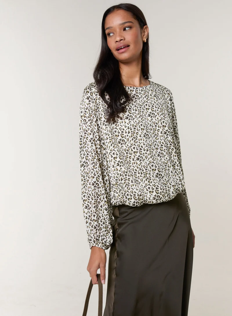 بلو فانيلا بلوزة بطبعة جلد الفهد وحافة مطاطية