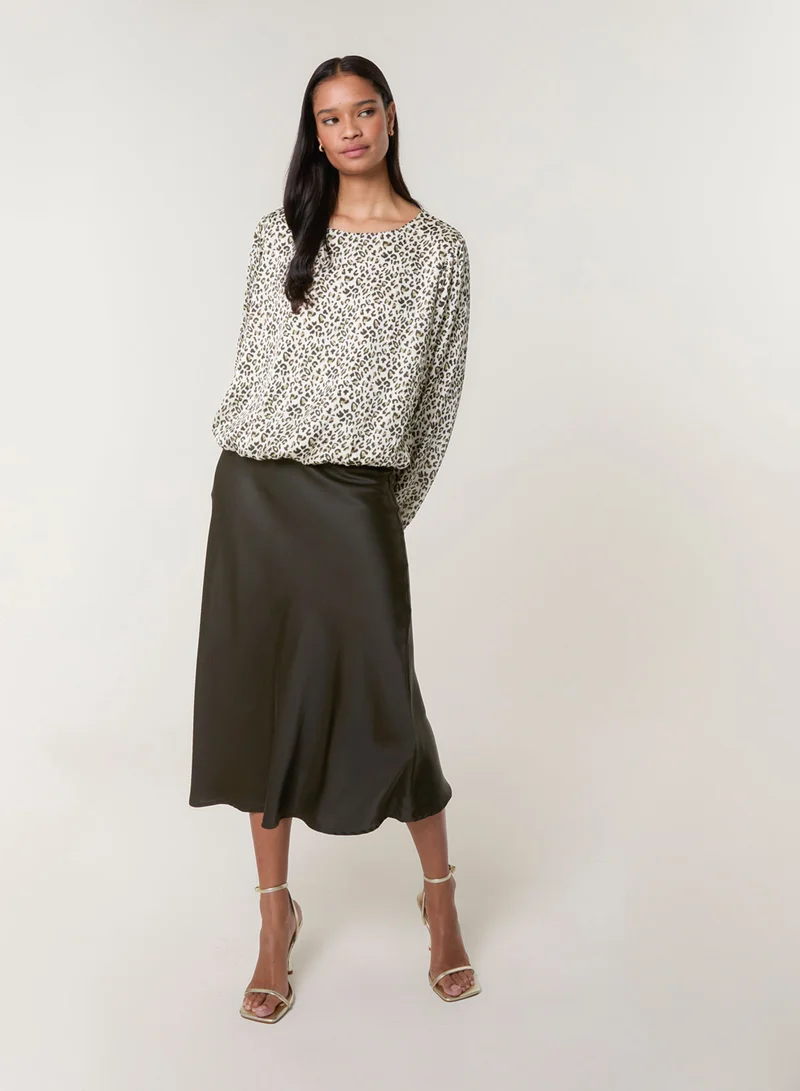 بلو فانيلا بلوزة بطبعة جلد الفهد وحافة مطاطية