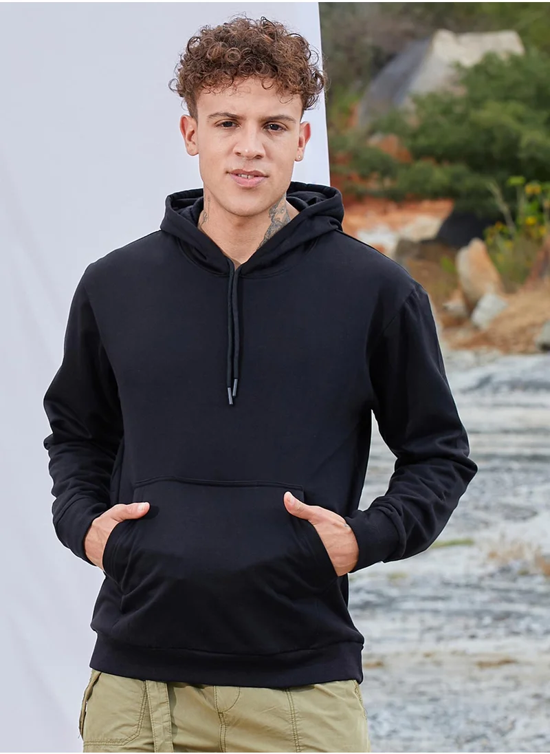 Campus Sutra Men's Onyx Black Solid Pullover Hoodie