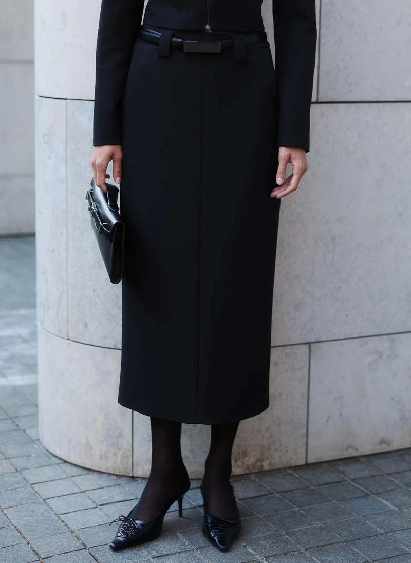 ليتشي تنورة ميدي مستقيمة مع حزام من الجلد البيئي