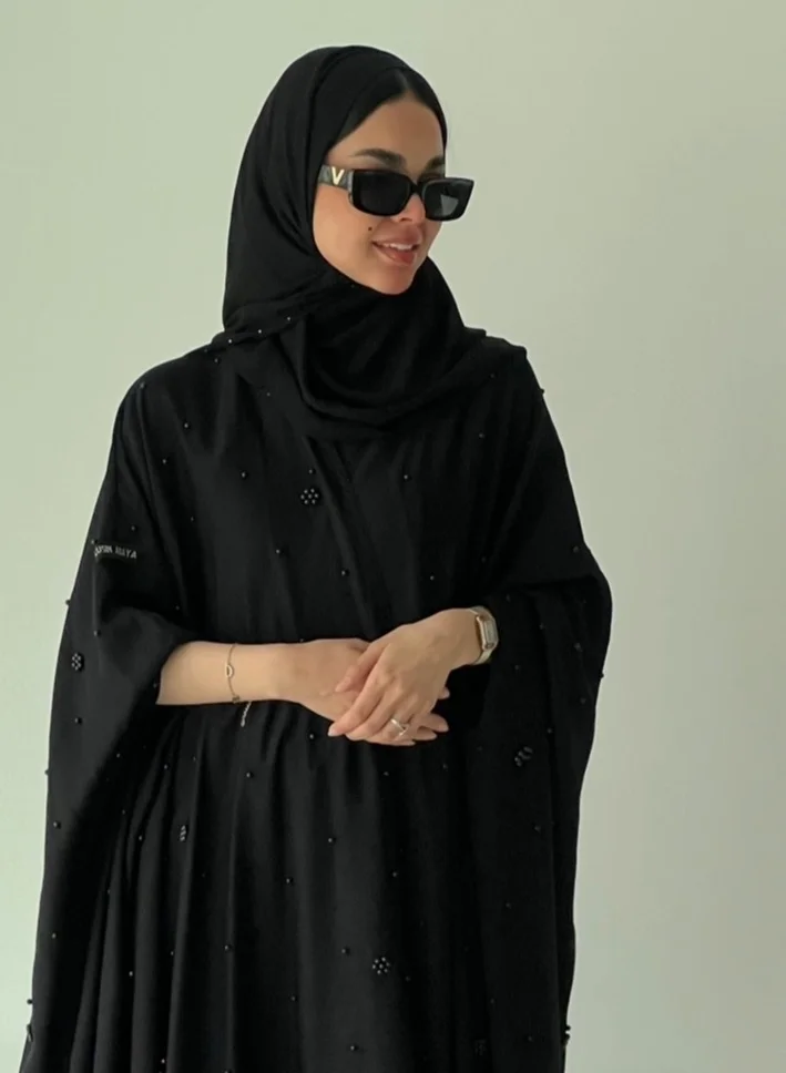 عبايات لوسين طرحة سوداء بطرف مزين باللؤلؤ الأسود