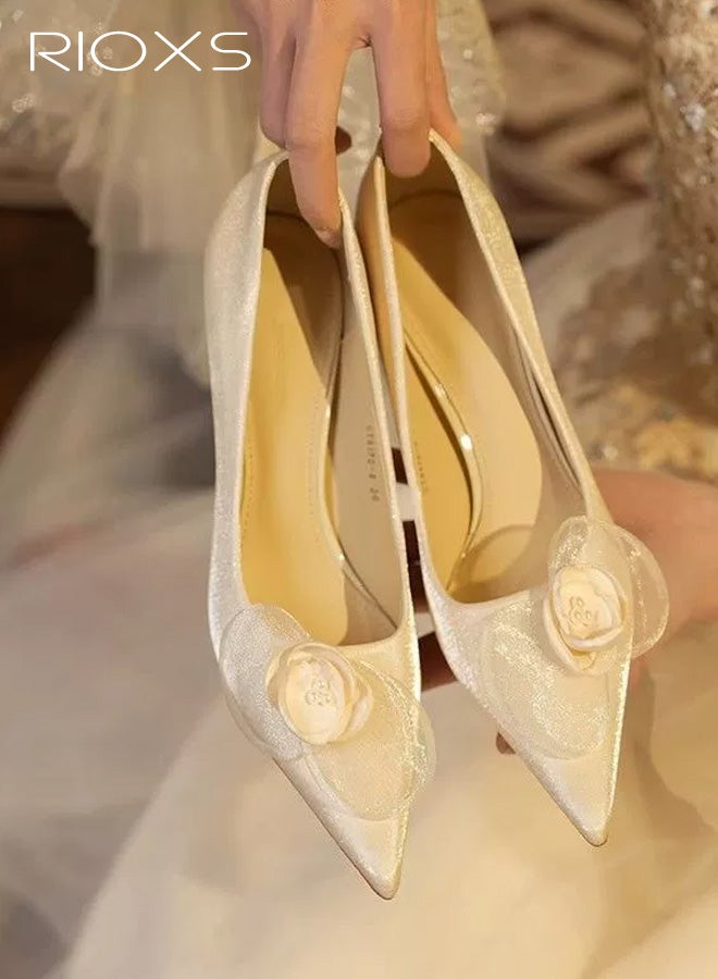 ريوكس حذاء نسائي بكعب عالٍ مدبب من الأمام، حذاء زفاف ذهبي لامع سهل الارتداء بمقدمة مغلقة 8 سم مع زخارف زهور، حذاء زفاف أنيق ومريح لحفلات العودة للمدرسة والحفلات الراقصة - Image 1